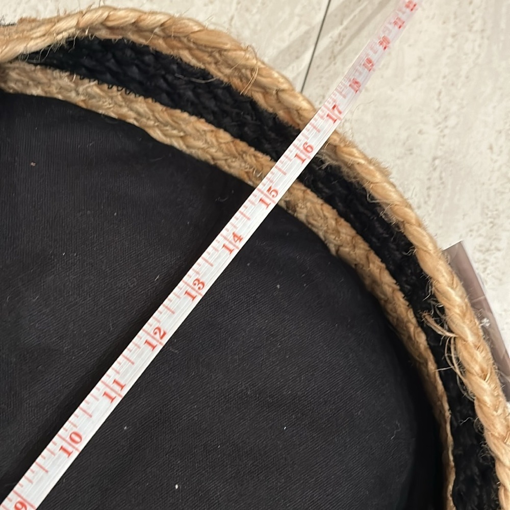 New pet bed for cats or small dog breeds 16 inch diameter - Picture 3 of 3